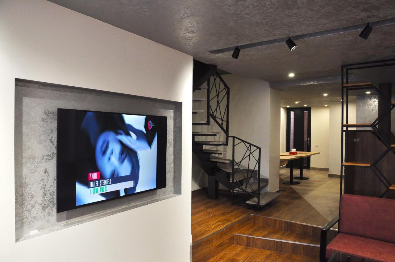 Vertoni Hotel เยเรวาน ภายนอก รูปภาพ