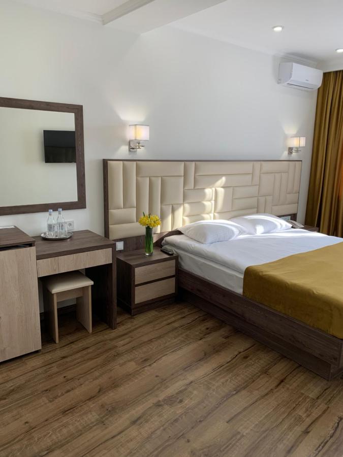 Vertoni Hotel เยเรวาน ภายนอก รูปภาพ