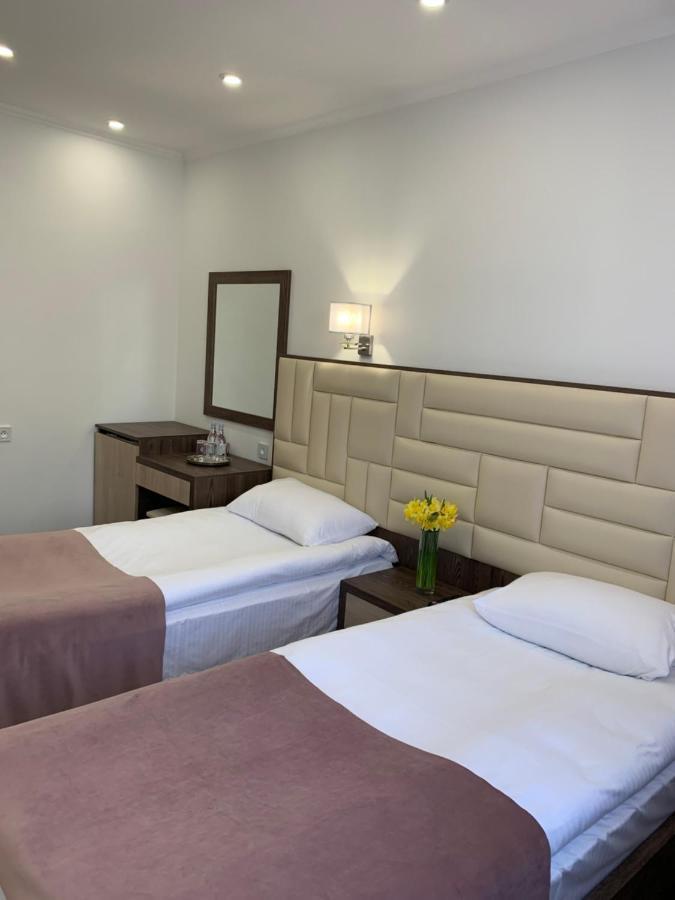 Vertoni Hotel เยเรวาน ภายนอก รูปภาพ