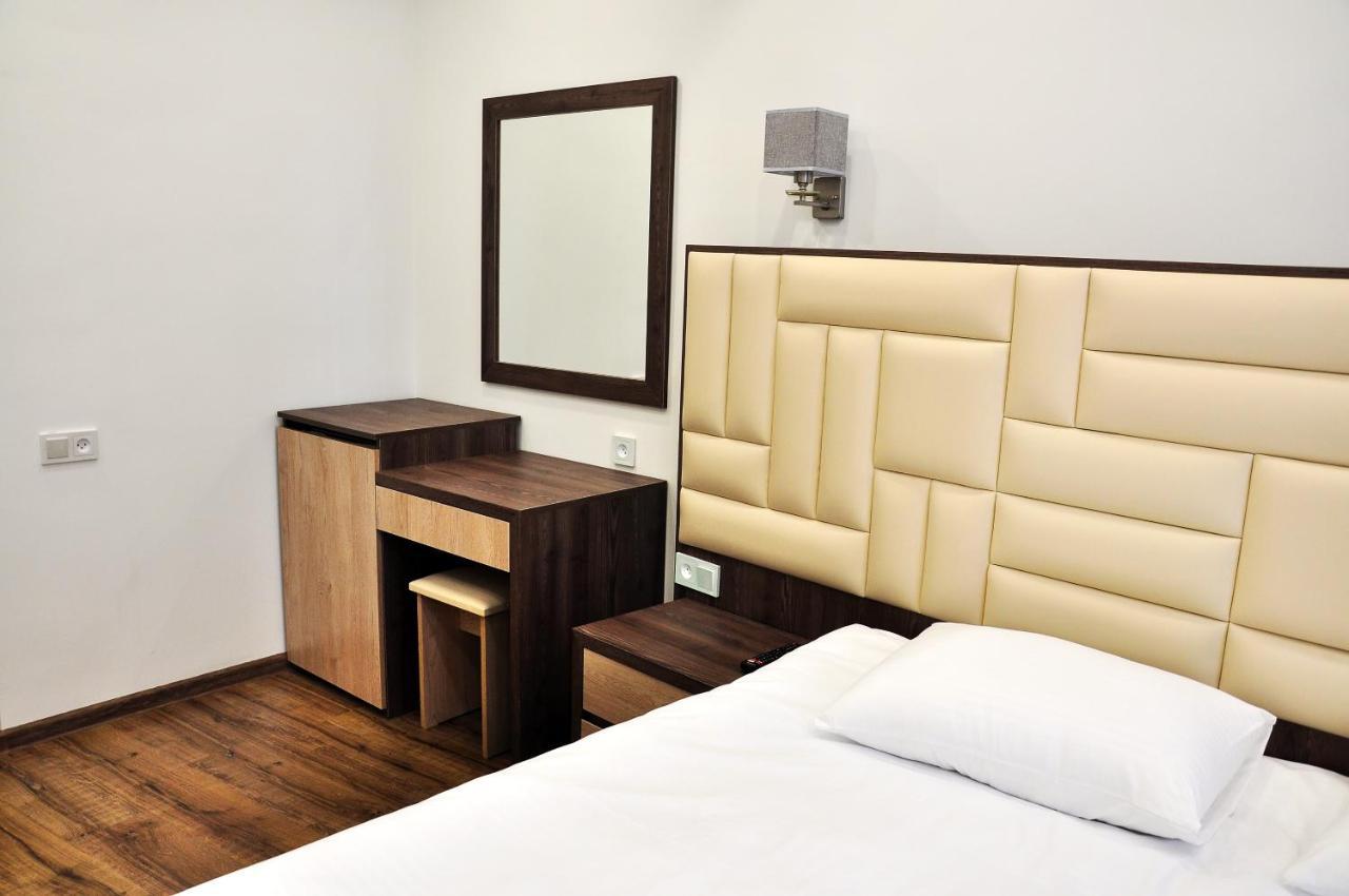 Vertoni Hotel เยเรวาน ภายนอก รูปภาพ